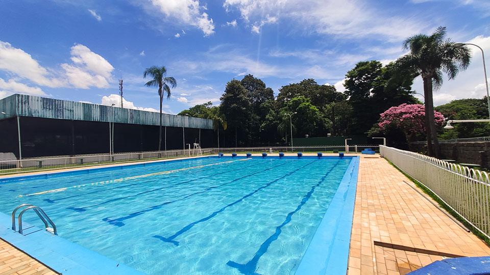 Piscina semiolímpica com raias da Sociedade Rio Branco